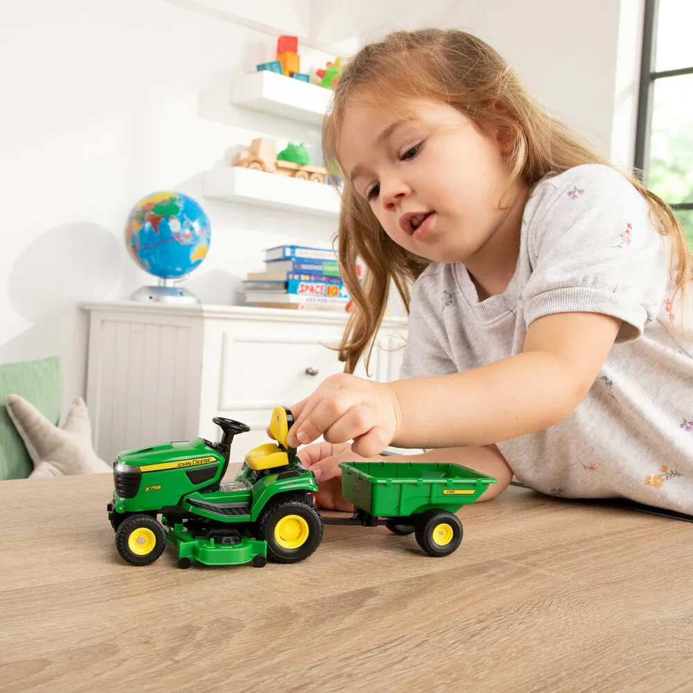 1:16 John Deere X758 Lawn Mower Tractor With Accessories Toy