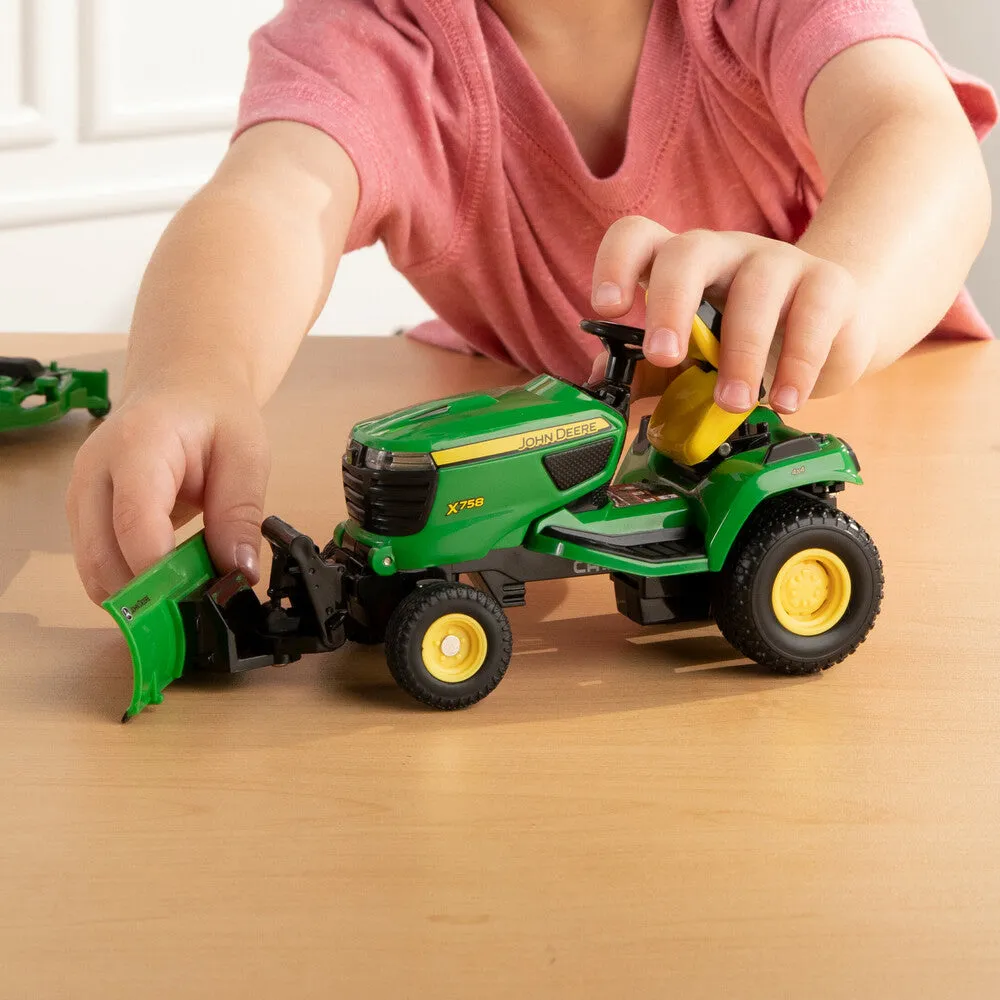 1:16 John Deere X758 Lawn Mower Tractor With Accessories Toy