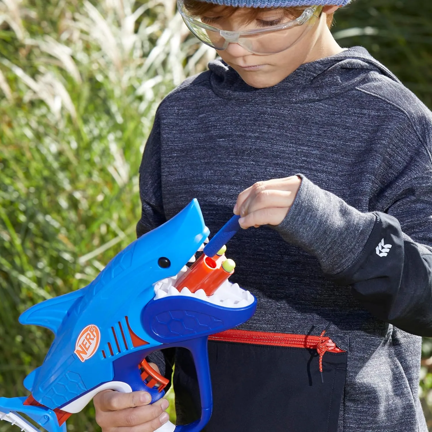 Nerf Junior Wild Sharkfire, Easy Play Dart Blaster, 8 Nerf Elite Darts, Nerf Blaster Shark Toys for 6 Year Old Boys & Girls, Outdoor Toys