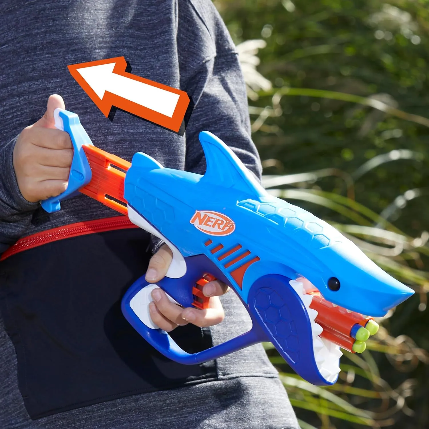 Nerf Junior Wild Sharkfire, Easy Play Dart Blaster, 8 Nerf Elite Darts, Nerf Blaster Shark Toys for 6 Year Old Boys & Girls, Outdoor Toys